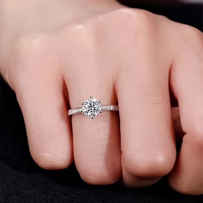 Women's 1/2/3 Carat Moissanite Micro Inlay Six-Clawed Ring